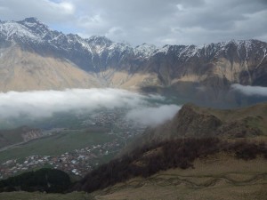 neebimozgi_vid_iz_monastyrya_na_PGT_Kazbegi_(Stepancminda)